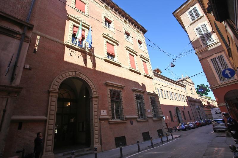 LICEO MINGHETTI BOLOGNA: 3 ANNI VERSO IL FUTURO